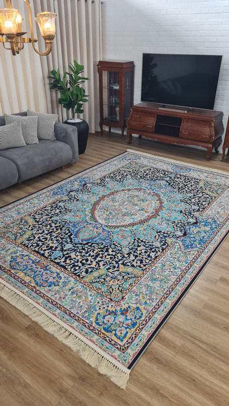 فرشینه طرح ابریشم کد A105 | فرشینه کلاسیک ایرانی با زمینه سرمهای
