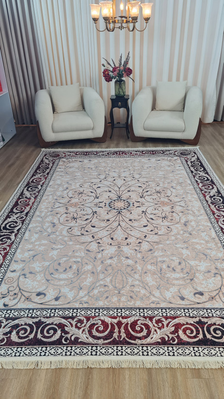 فرشینه طرح کلاسیک زمینه کرم با حاشیه زرشکی | کد L351 | فرشینه لاکچری