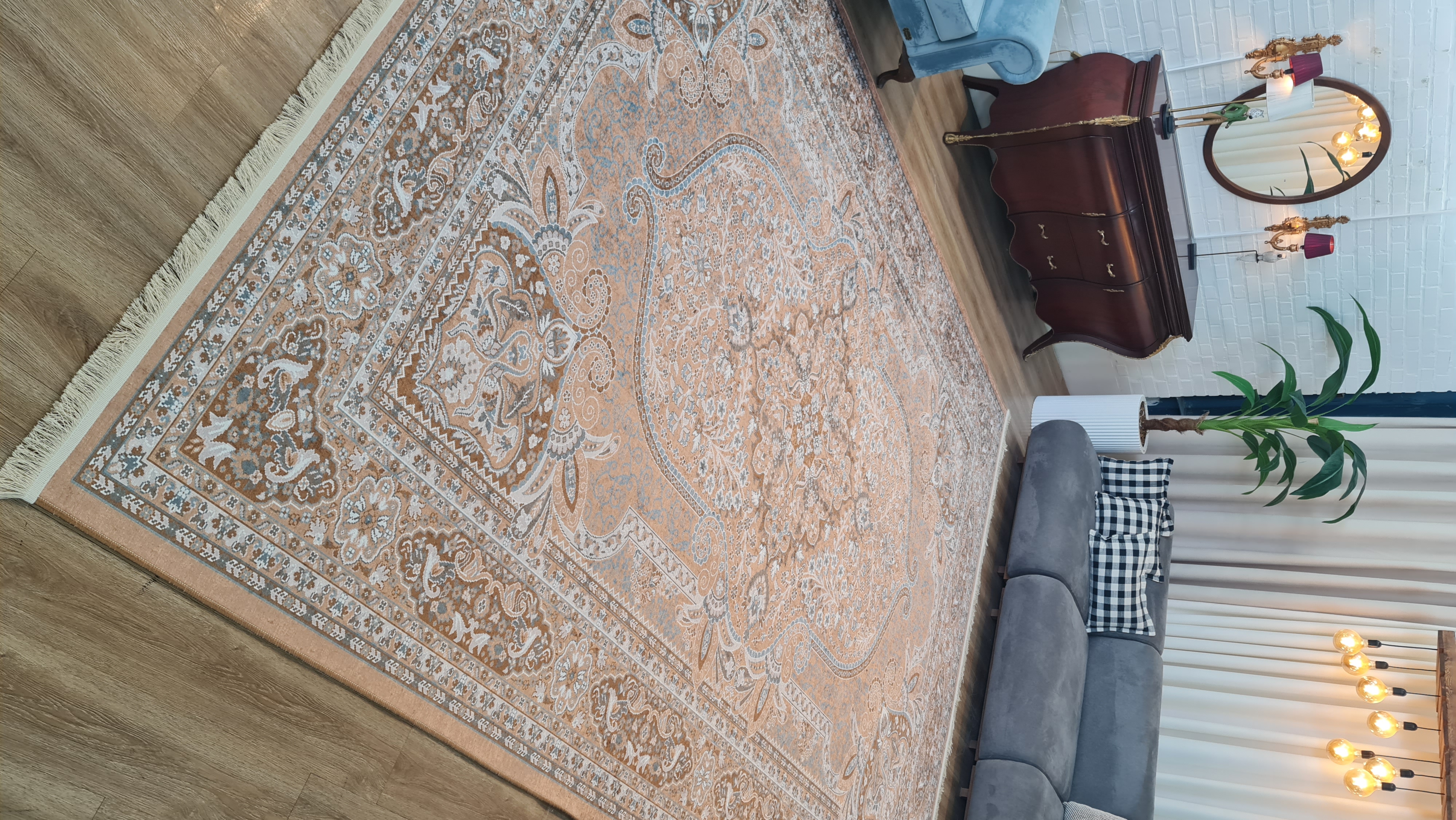 فرشینه زمینه طوسی و کرم U542